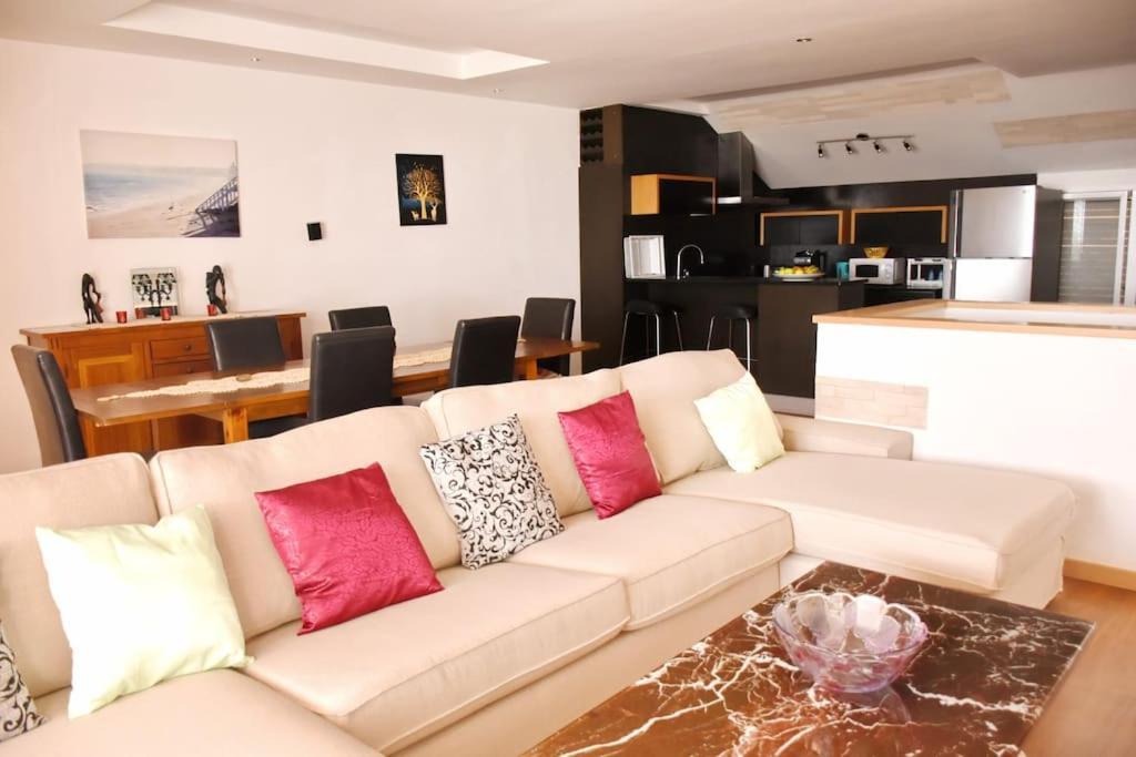 Apartamento Moderno Com Vista Para O Mar ซาลเรย์ ภายนอก รูปภาพ