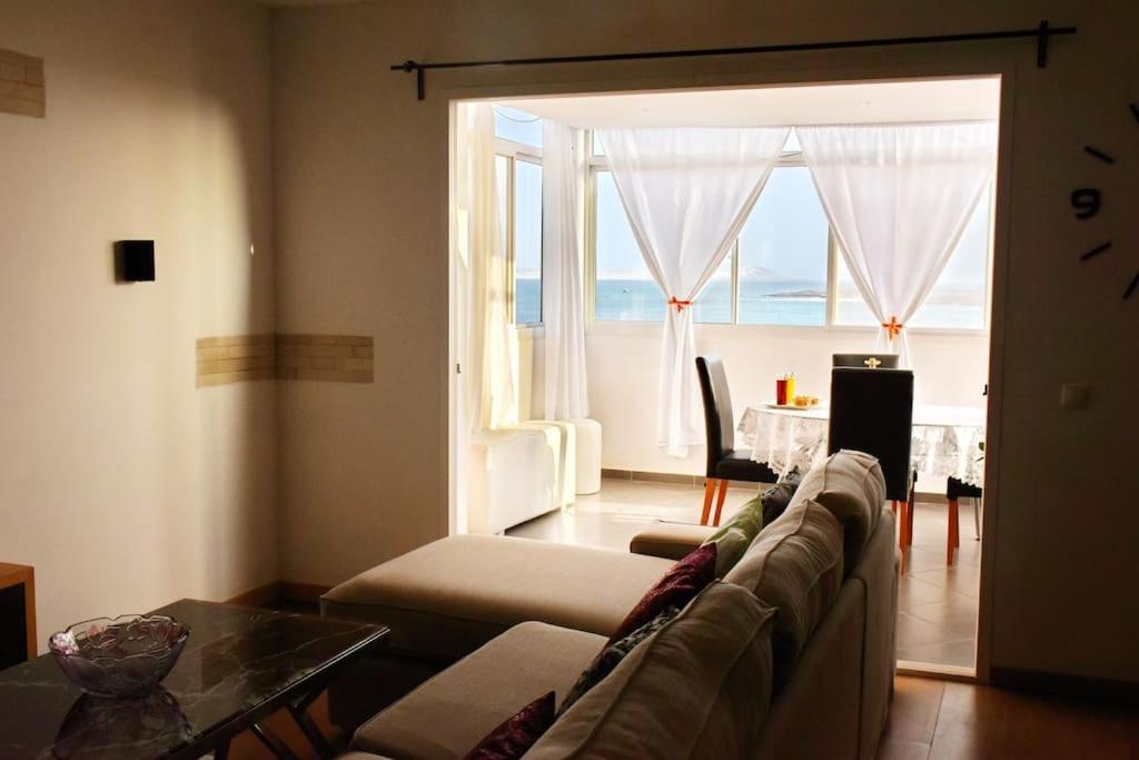 Apartamento Moderno Com Vista Para O Mar ซาลเรย์ ภายนอก รูปภาพ